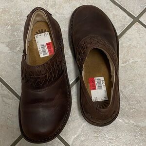 Women’s Brown leather UGG PURE shoes size 7